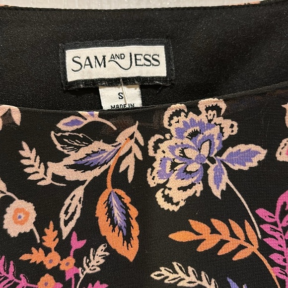 SAME AND JESS…BLACK AND PINK ORANGE AND PURPLE FLORAL BLOUSE SHEER OVERLAY LINED - Picture 2 of 6